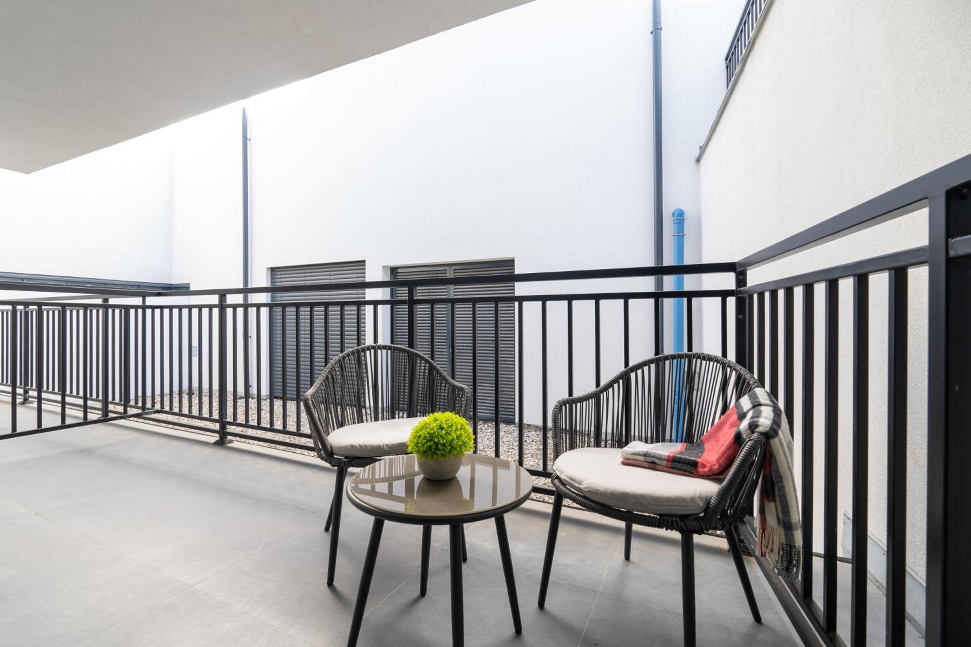 Balcony Bliss Studio By Hm * Wien